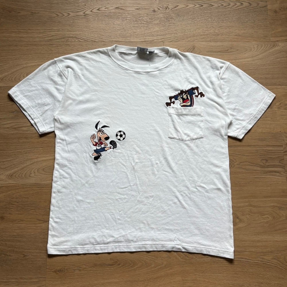 Vtg Looney Tunes Pocket T-Shirt Mens L White Excellent Soccer Taz Wile E Coyote